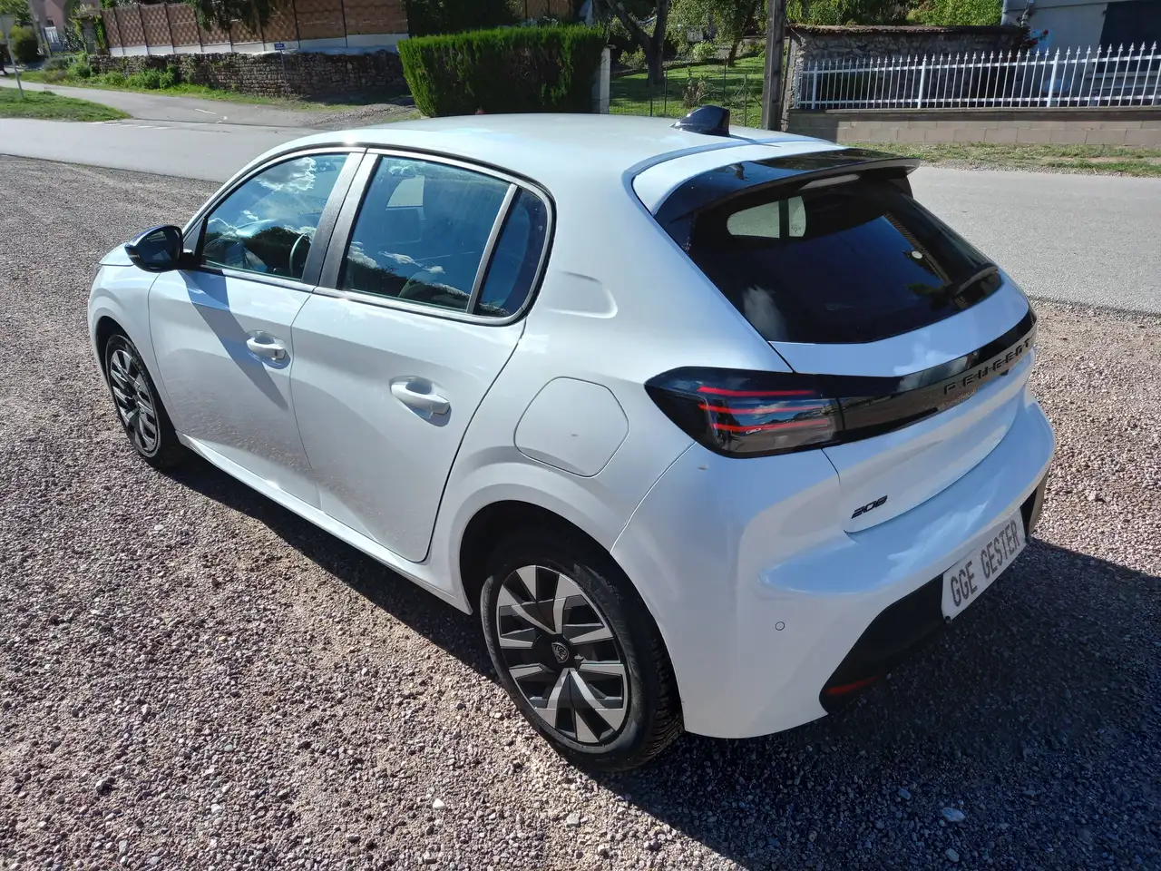 Peugeot 208 208 — photo 6
