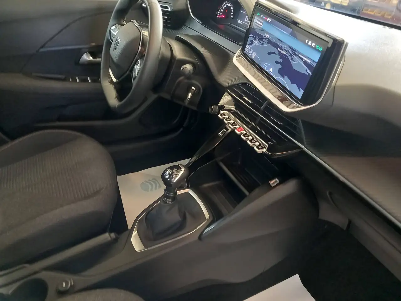 Peugeot 208 208 — photo 10