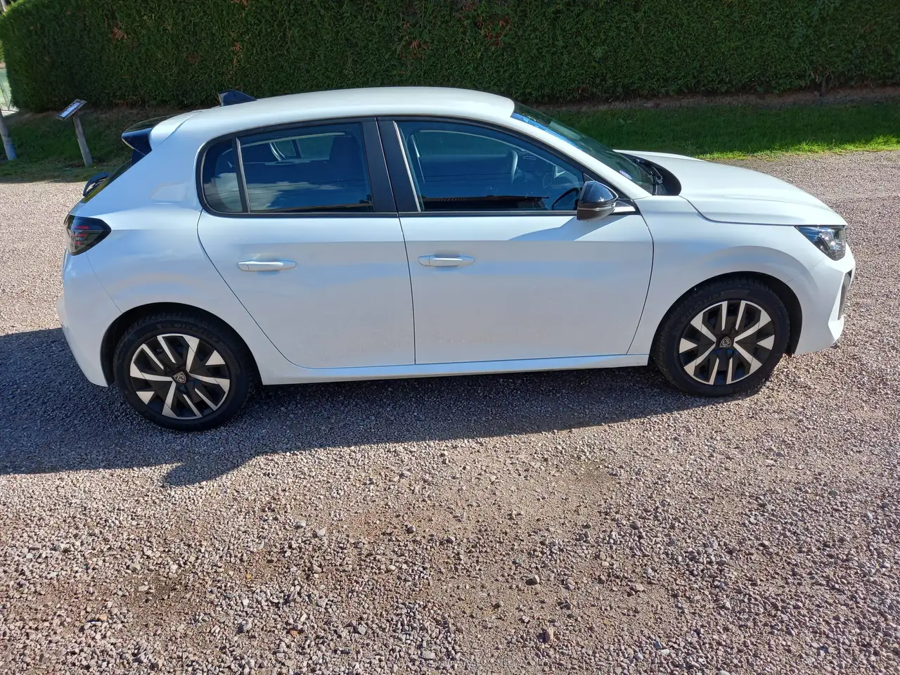 Peugeot 208 208 — photo 9