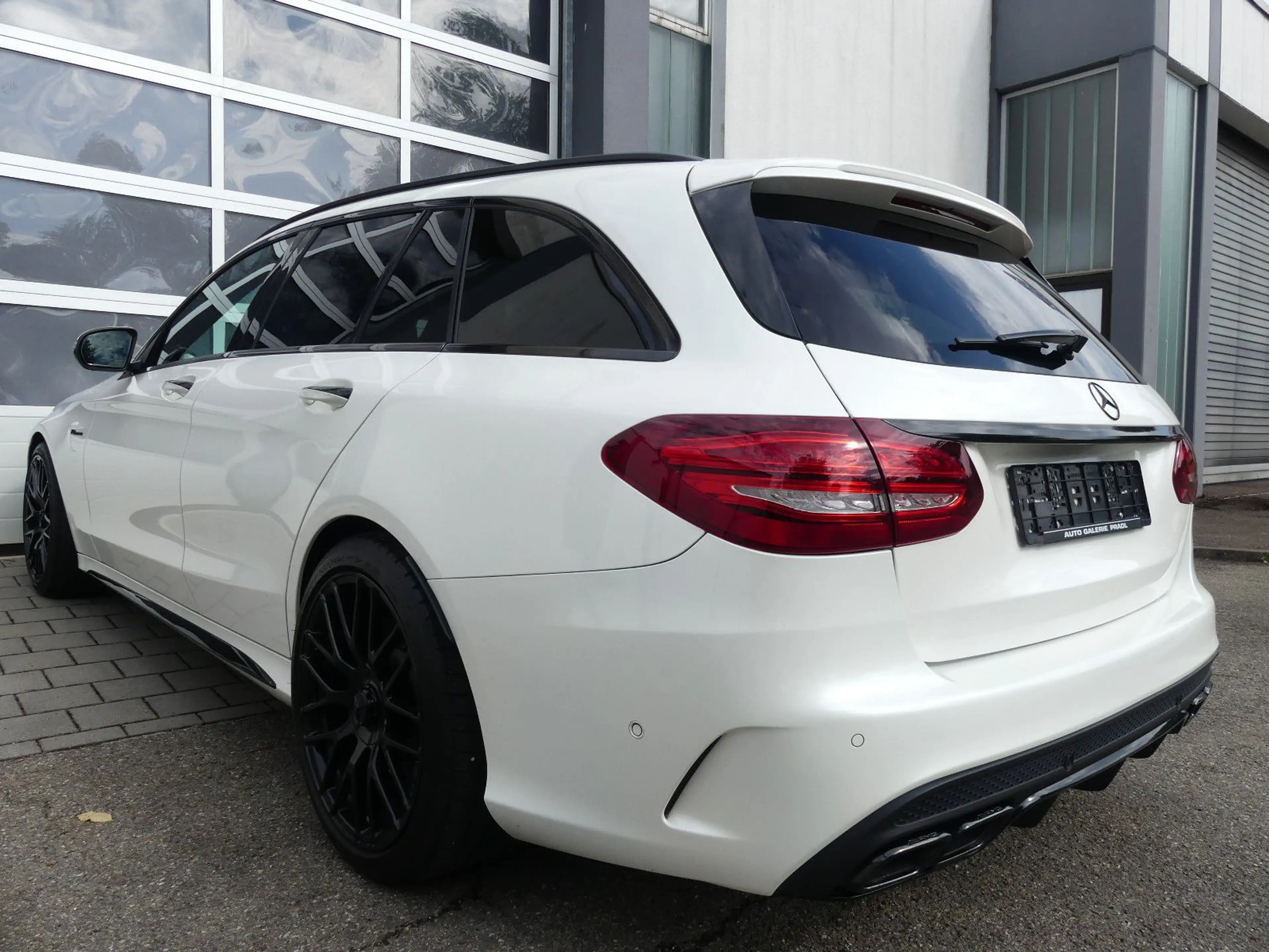 Mercedes-Benz C 63 AMG C 63 T AMG Perf.AGA/Burmester/360°/Designo/Night — photo 7