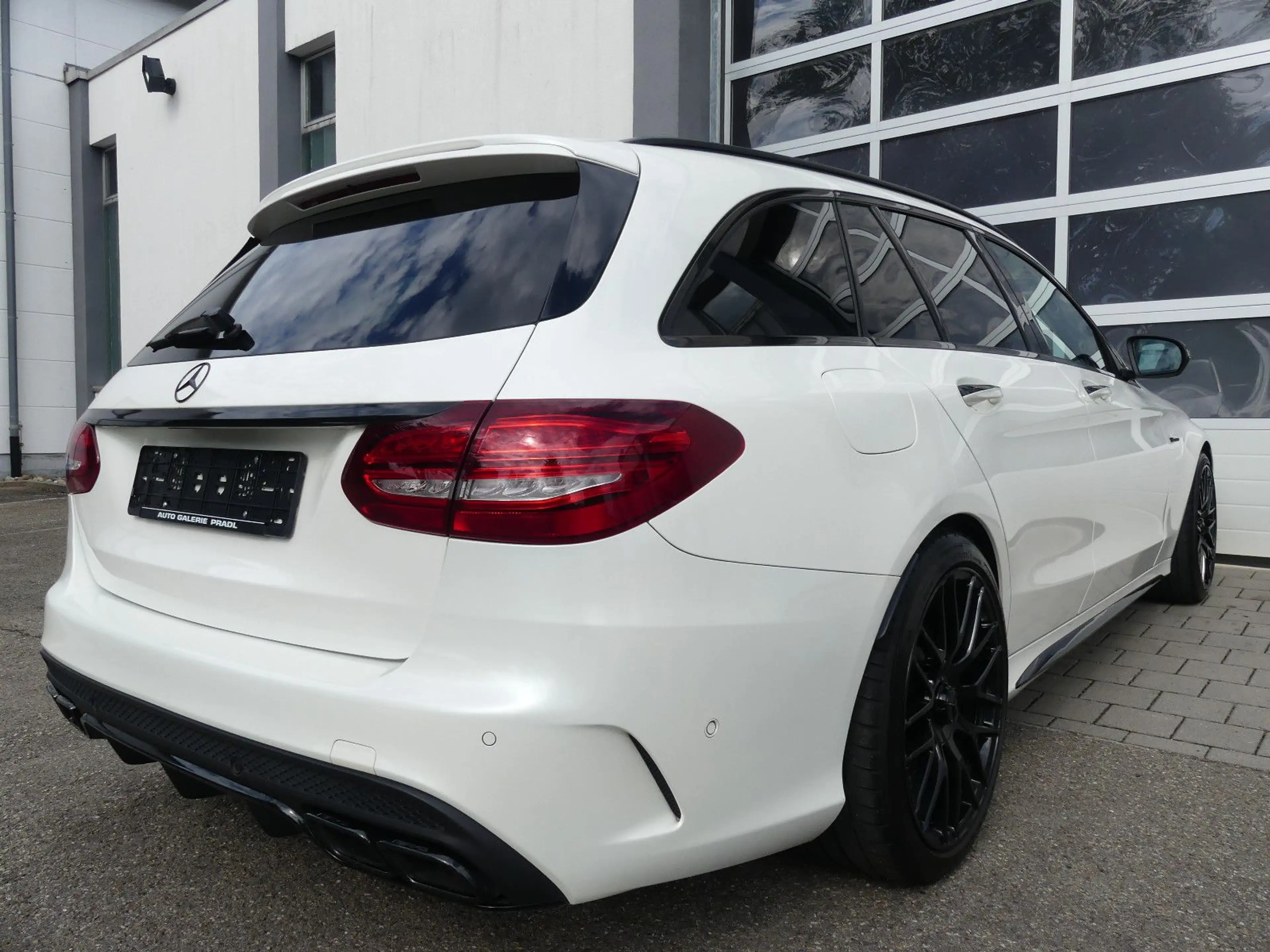 Mercedes-Benz C 63 AMG C 63 T AMG Perf.AGA/Burmester/360°/Designo/Night — photo 5