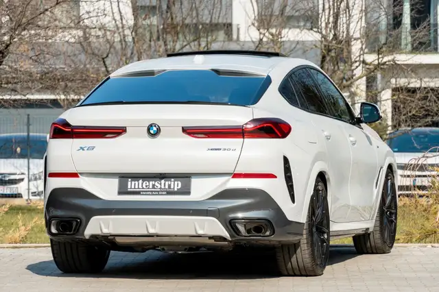 BMW X6 view 6