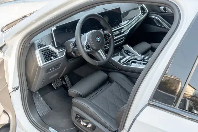 BMW X6 view 11