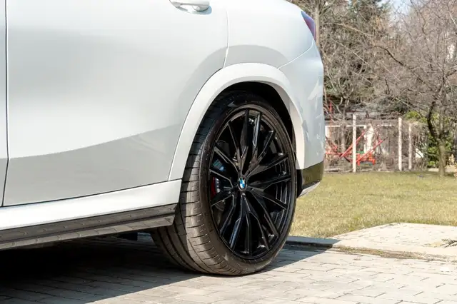 BMW X6 view 10