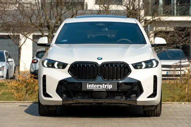 BMW X6 view 2