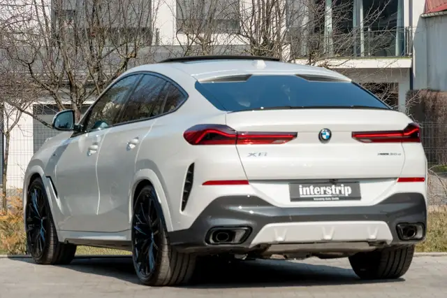BMW X6 view 4