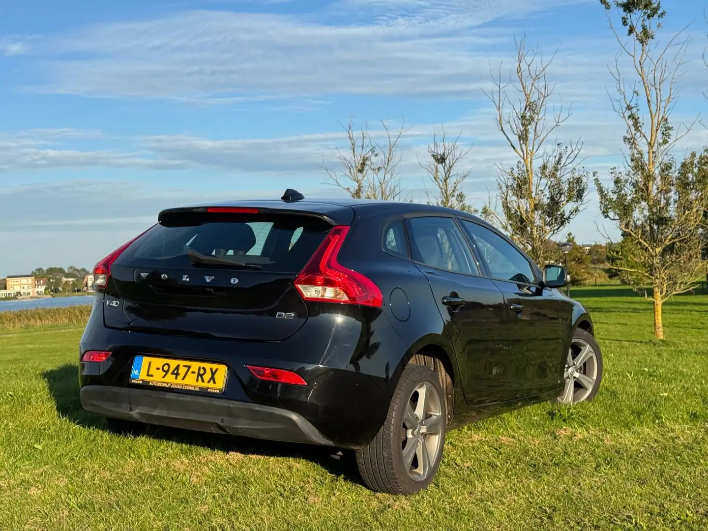 Volvo V40 2.0 D2 Inscription Negru - 2