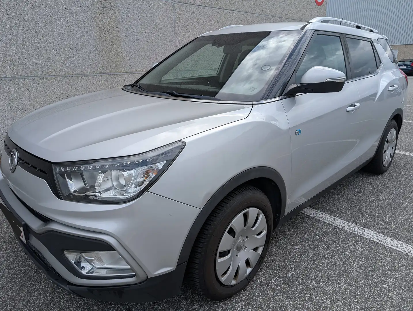 SsangYong XLV XLV 1.6 e-XDi 2WD Quartz Silber - 2