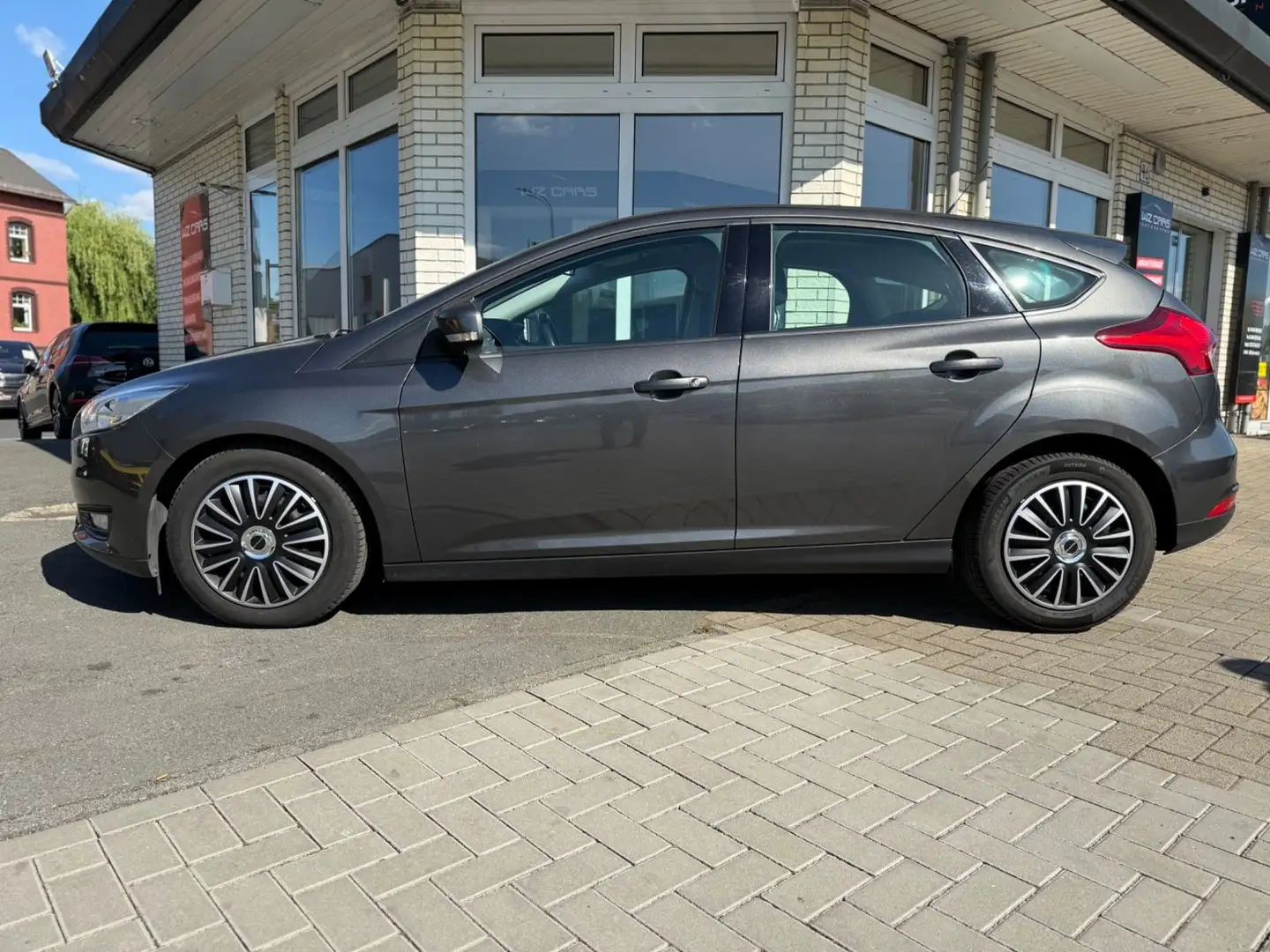 Ford Focus Lim. Business NAVI KLIMA PDC Gris - 2