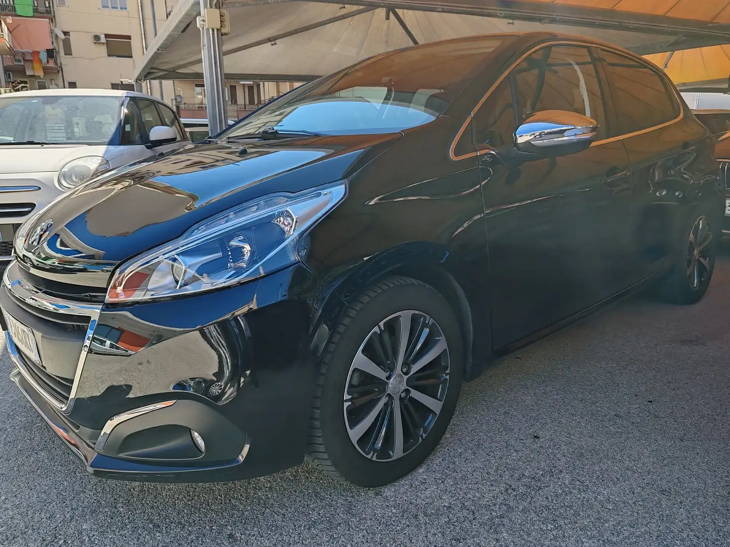 Peugeot 208 208 5p 1.6 bluehdi Allure 75cv Negro - 1