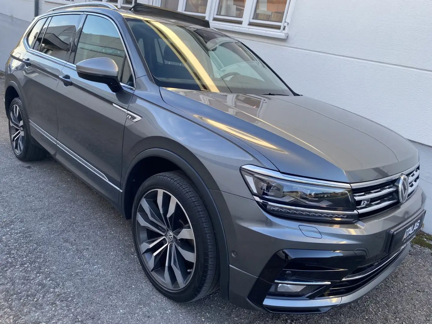 Volkswagen Tiguan Allspace Tiguan 2.0 TDI R Line Allspace 4Motion Grau - 1