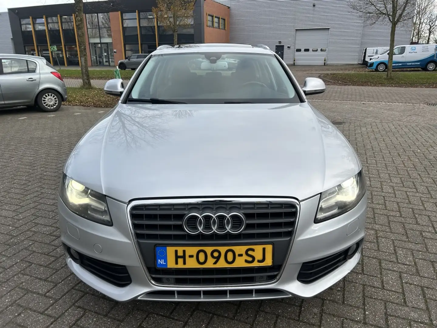 Audi A4 Avant 1.8 TFSI S edition Grijs - 2