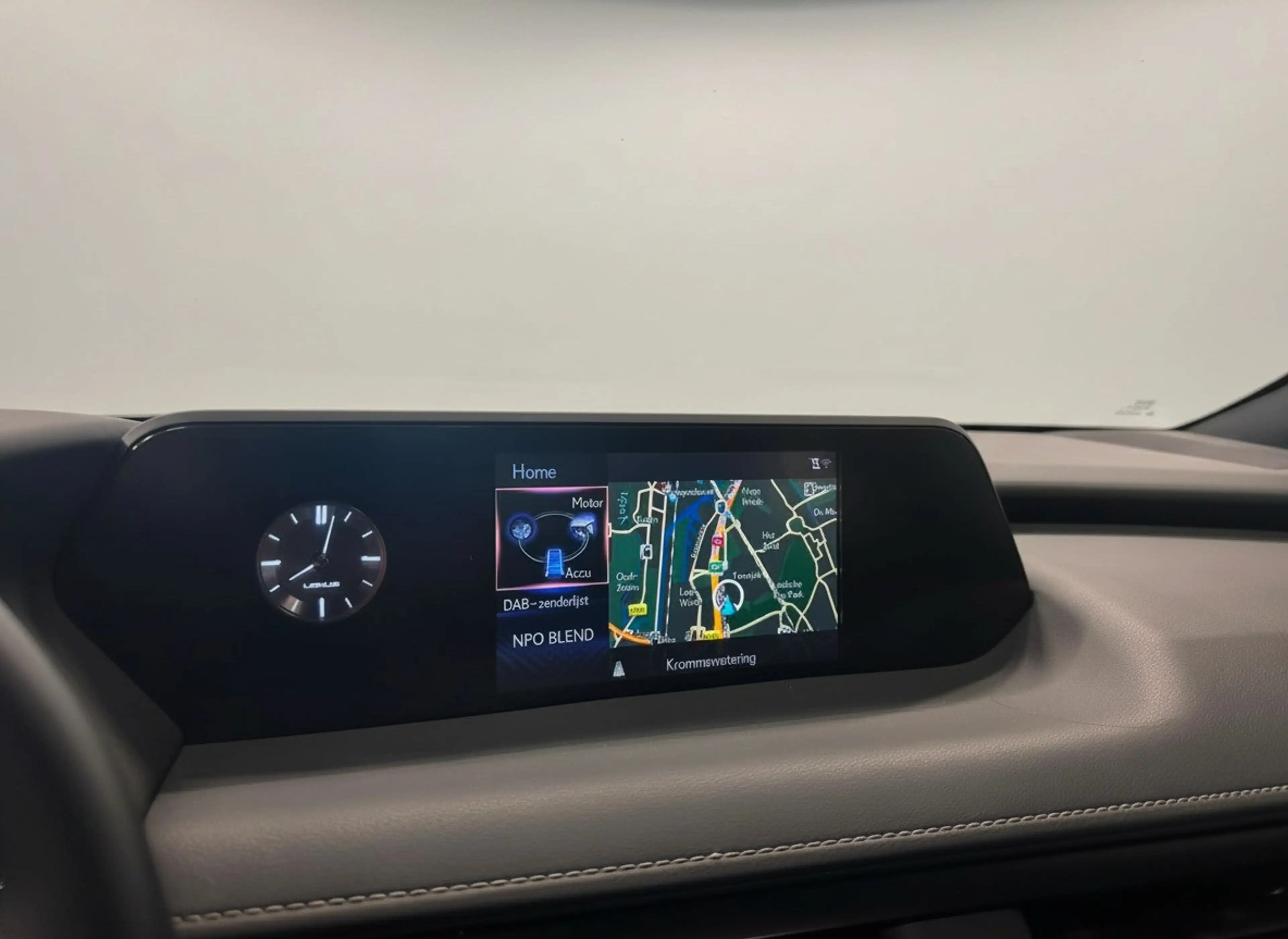 Lexus UX 250h Luxury Line | Stoelverwarming | Carplay | Adaptive — photo 14