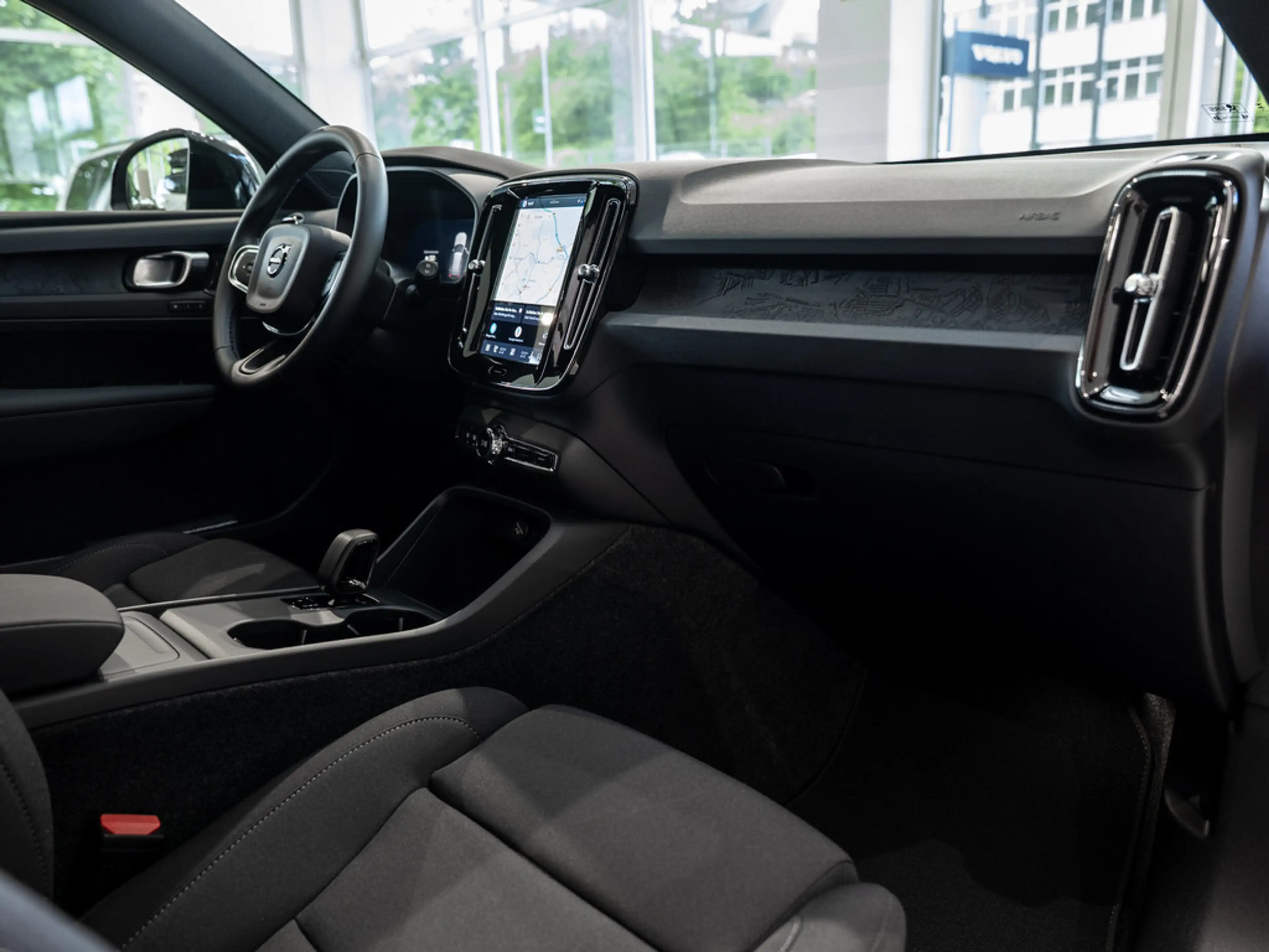 Volvo EX40 Single Motor Extended Range Plus Black Edition — photo 7
