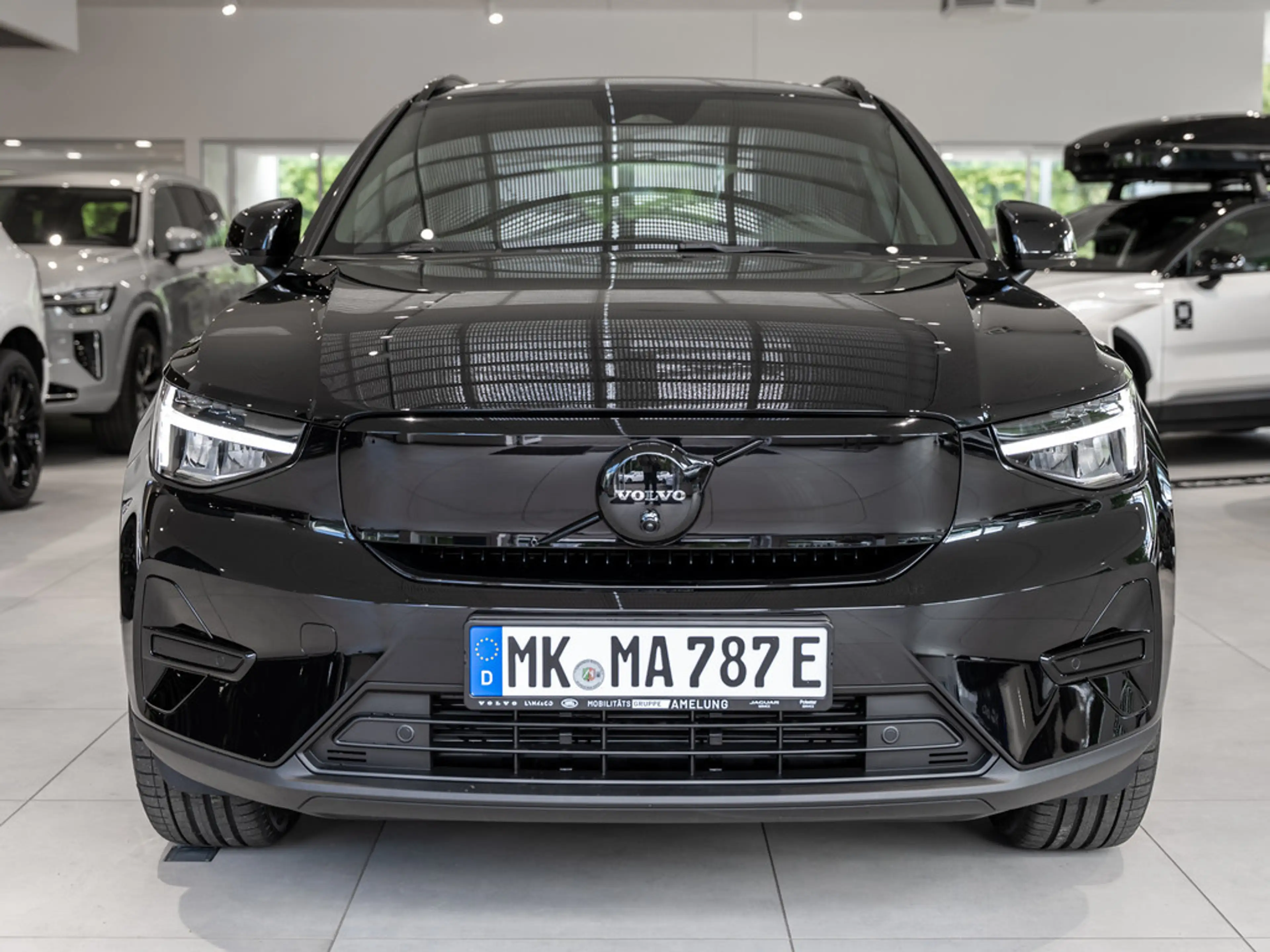 Volvo EX40 Single Motor Extended Range Plus Black Edition — photo 5