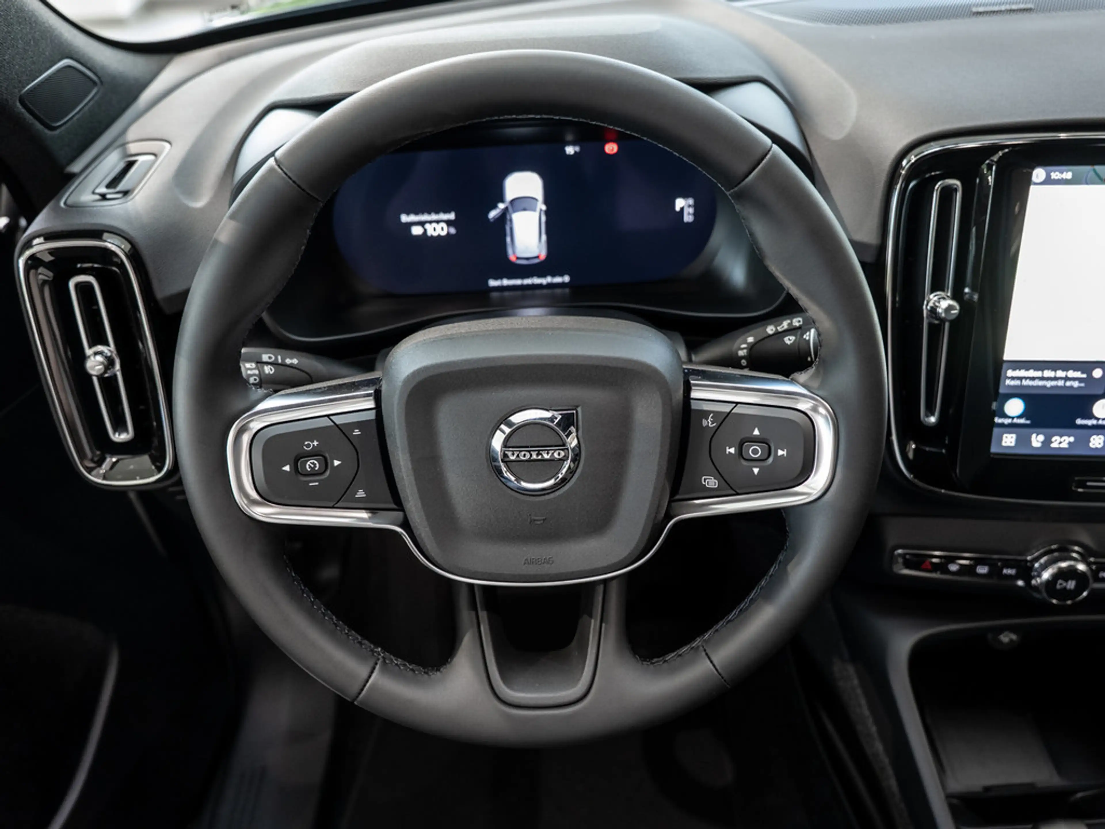 Volvo EX40 Single Motor Extended Range Plus Black Edition — photo 12