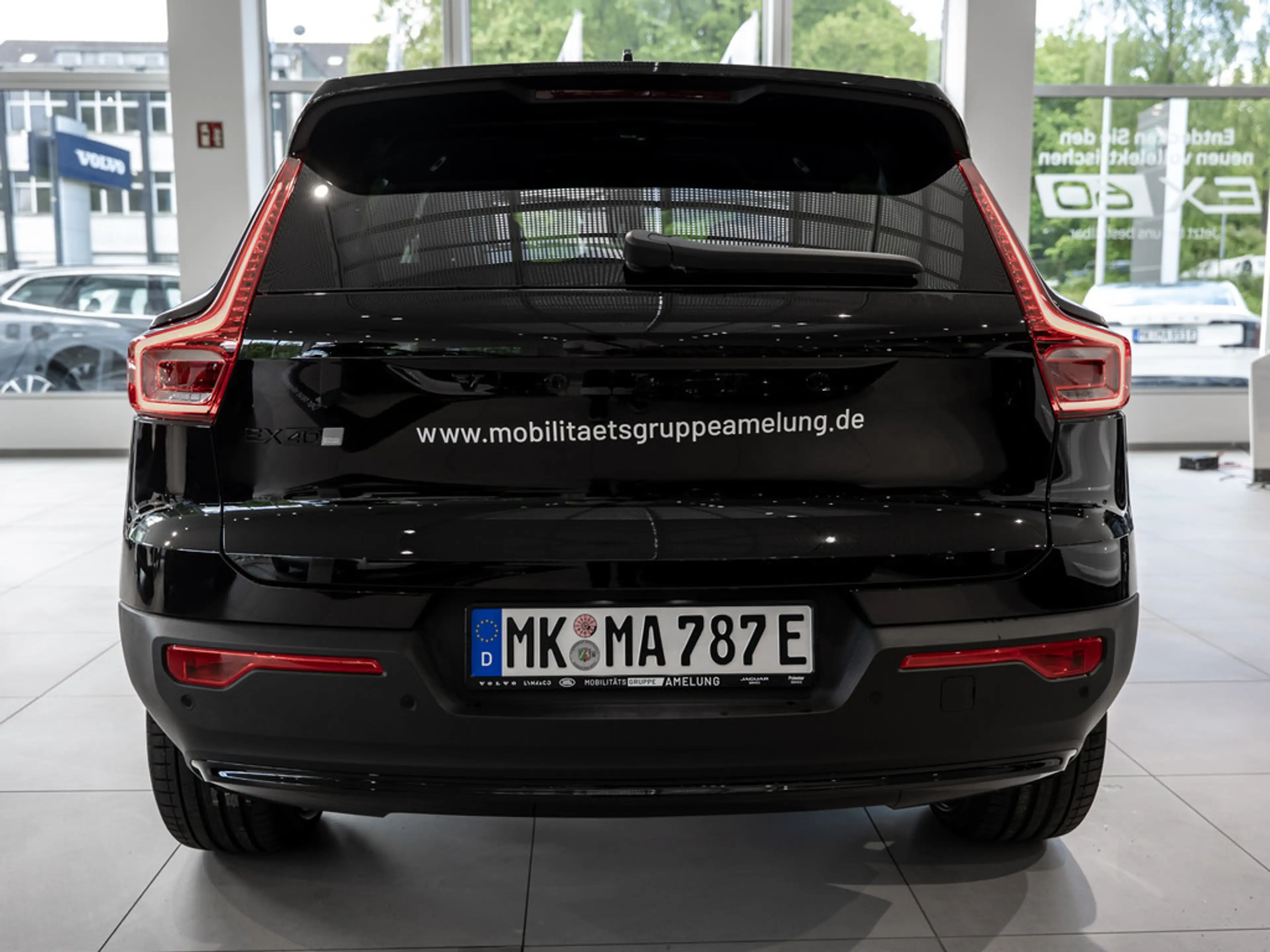 Volvo EX40 Single Motor Extended Range Plus Black Edition — photo 6