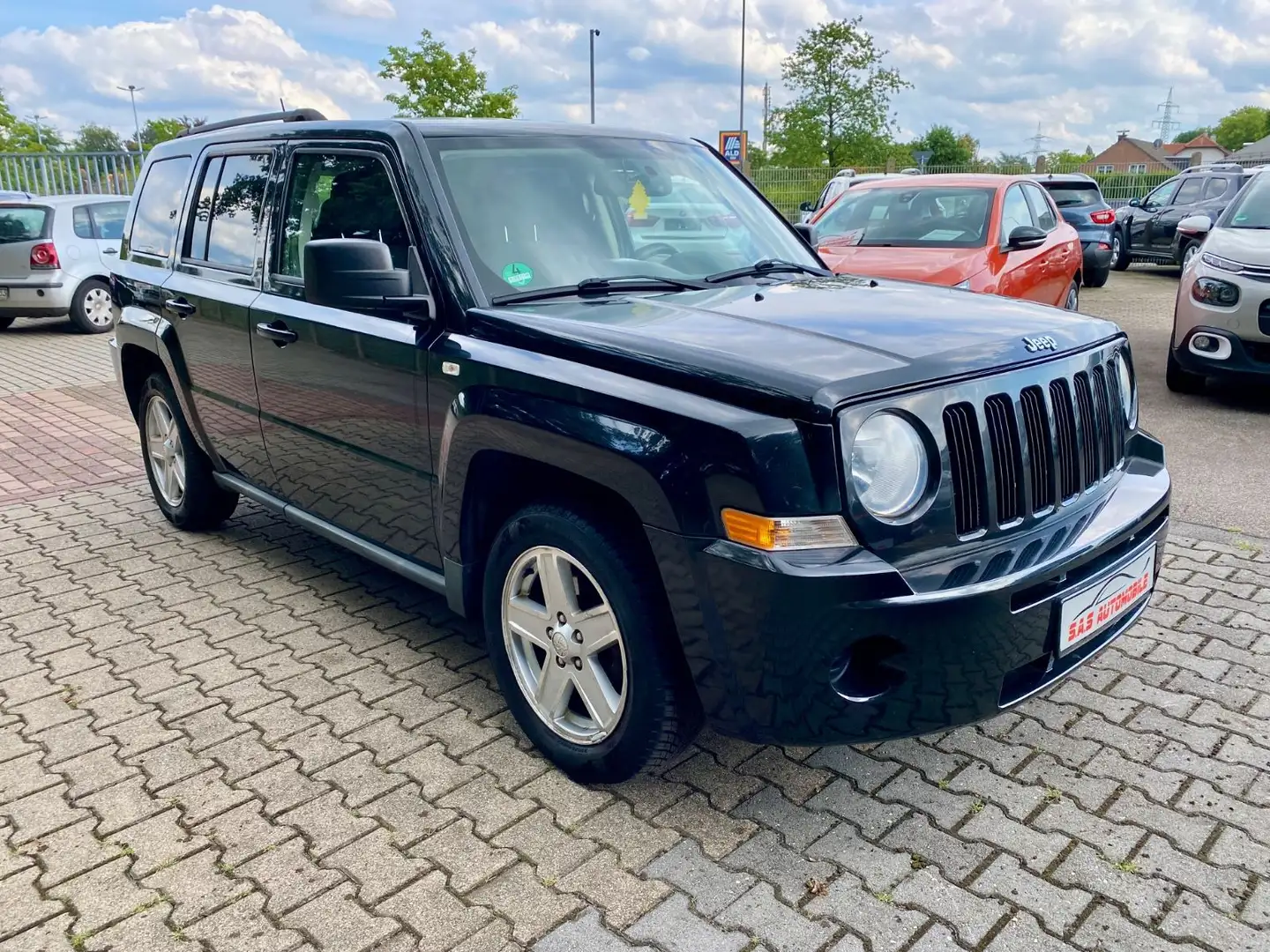 Jeep Patriot Sport 2.4 / Gepflegter Zustand /ALLRADAN Schwarz - 1