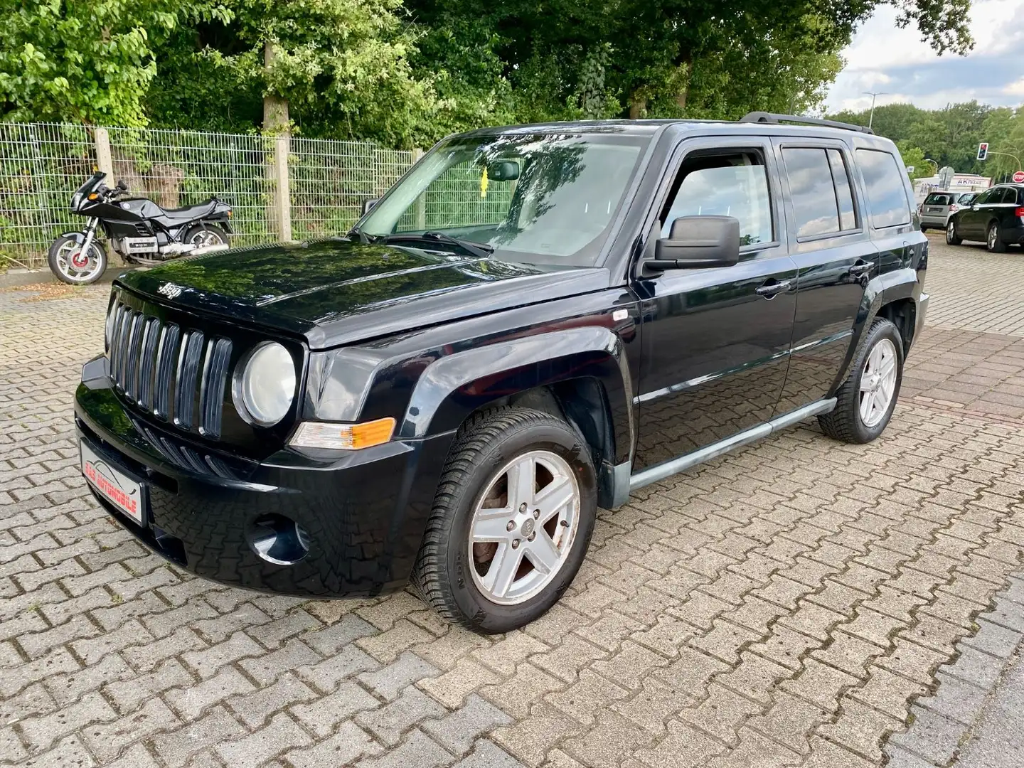 Jeep Patriot Sport 2.4 / Gepflegter Zustand /ALLRADAN Schwarz - 2