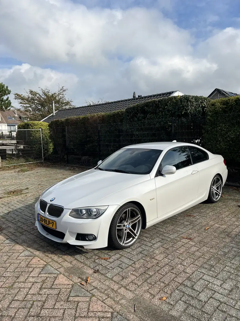 BMW 320 BMW 320i Coupé M-pakket | Gereviseerde motor | Wit - 1