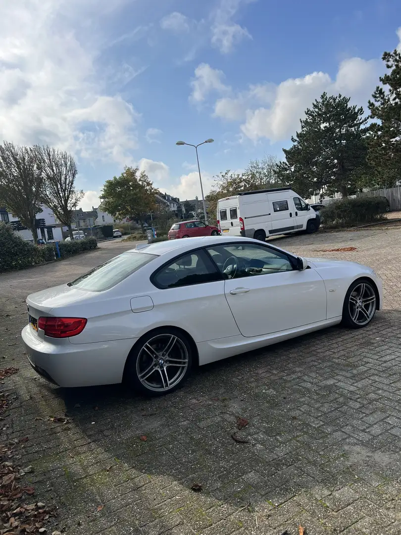 BMW 320 BMW 320i Coupé M-pakket | Gereviseerde motor | Wit - 2