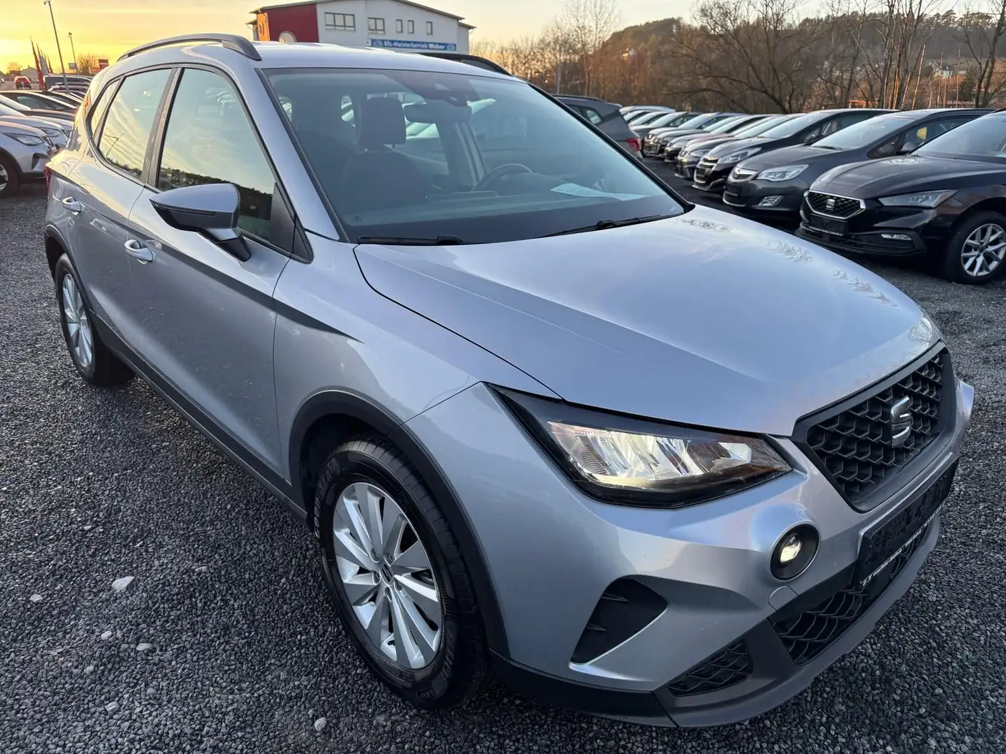 SEAT Arona 1.0 TSI *DSG*STYLE*PDCHI*DAB*TEMPOMAT*FRON Silber - 1