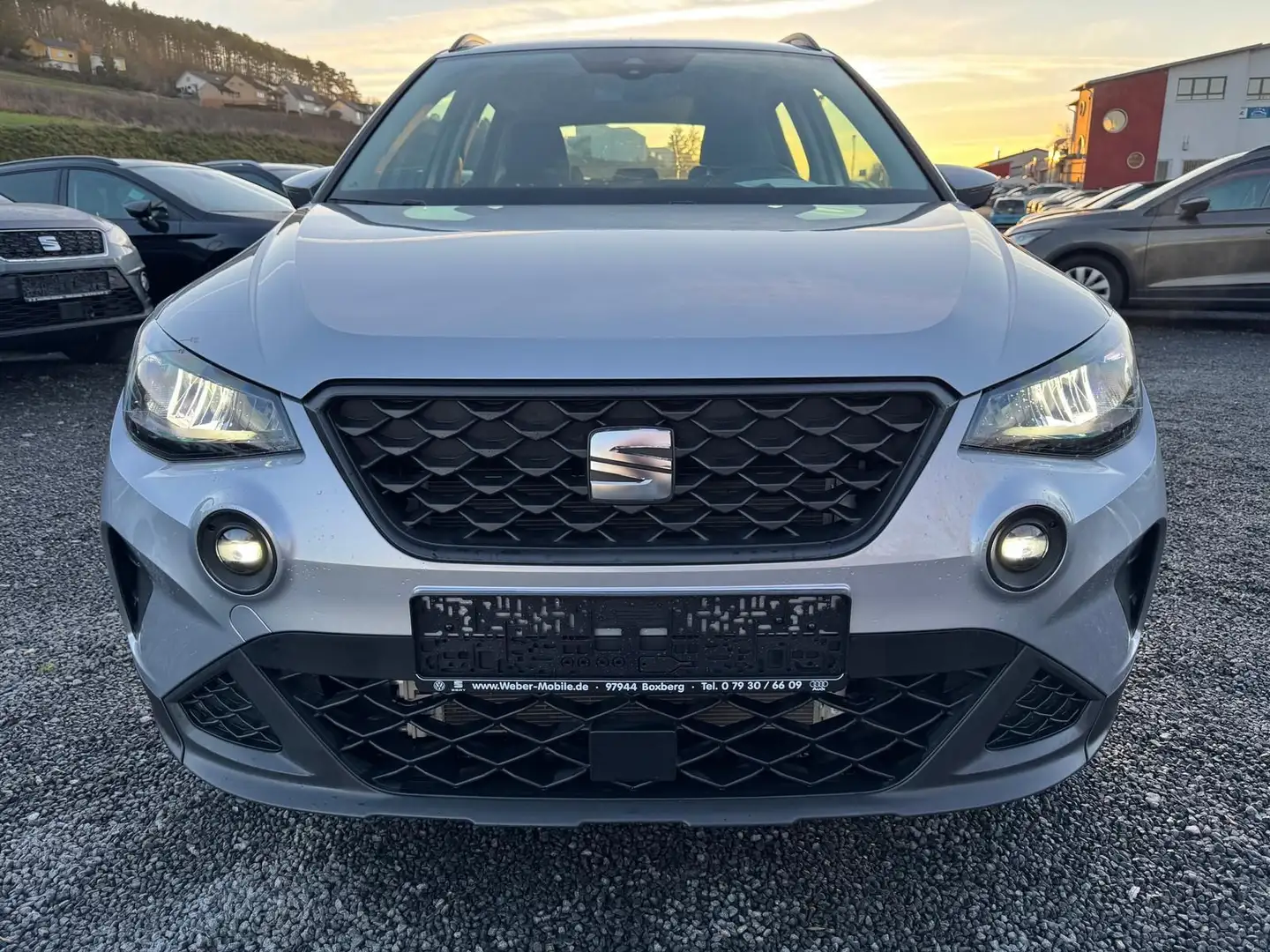 SEAT Arona 1.0 TSI *DSG*STYLE*PDCHI*DAB*TEMPOMAT*FRON Silber - 2