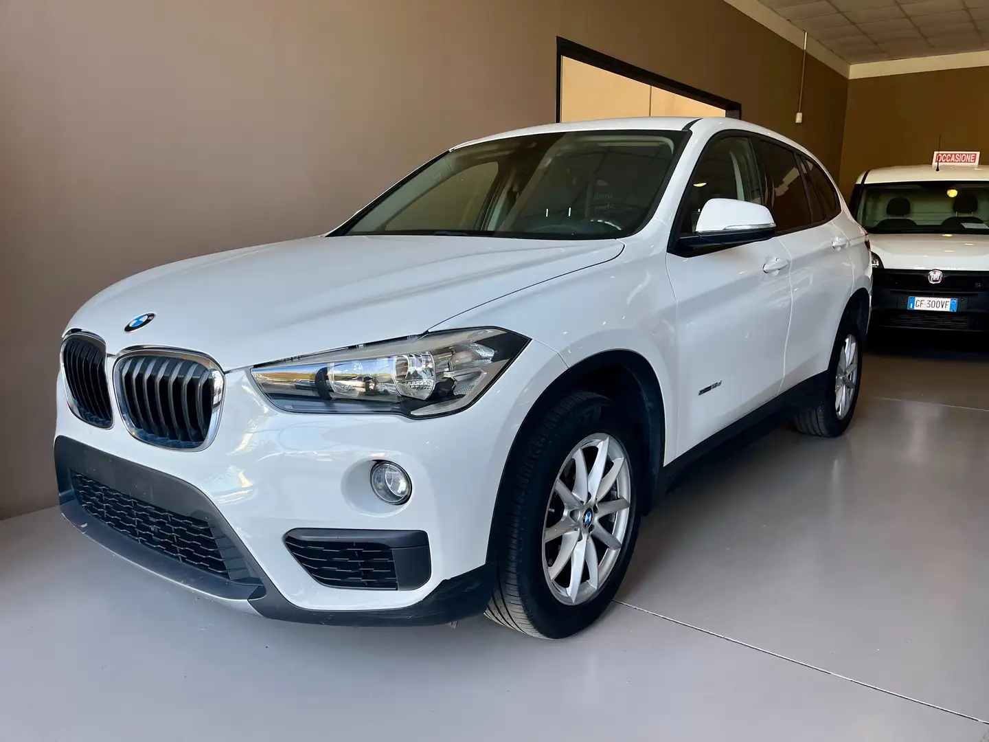 BMW X1 X1 F48 sdrive18d Business auto Blanc - 1