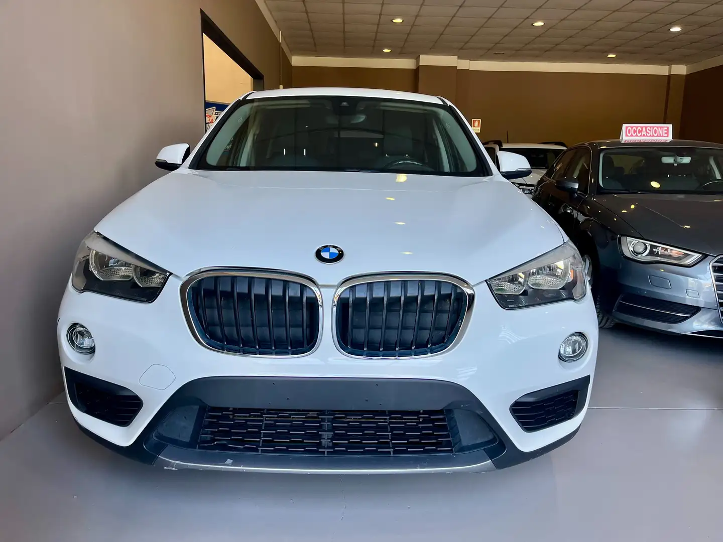 BMW X1 X1 F48 sdrive18d Business auto Blanc - 2