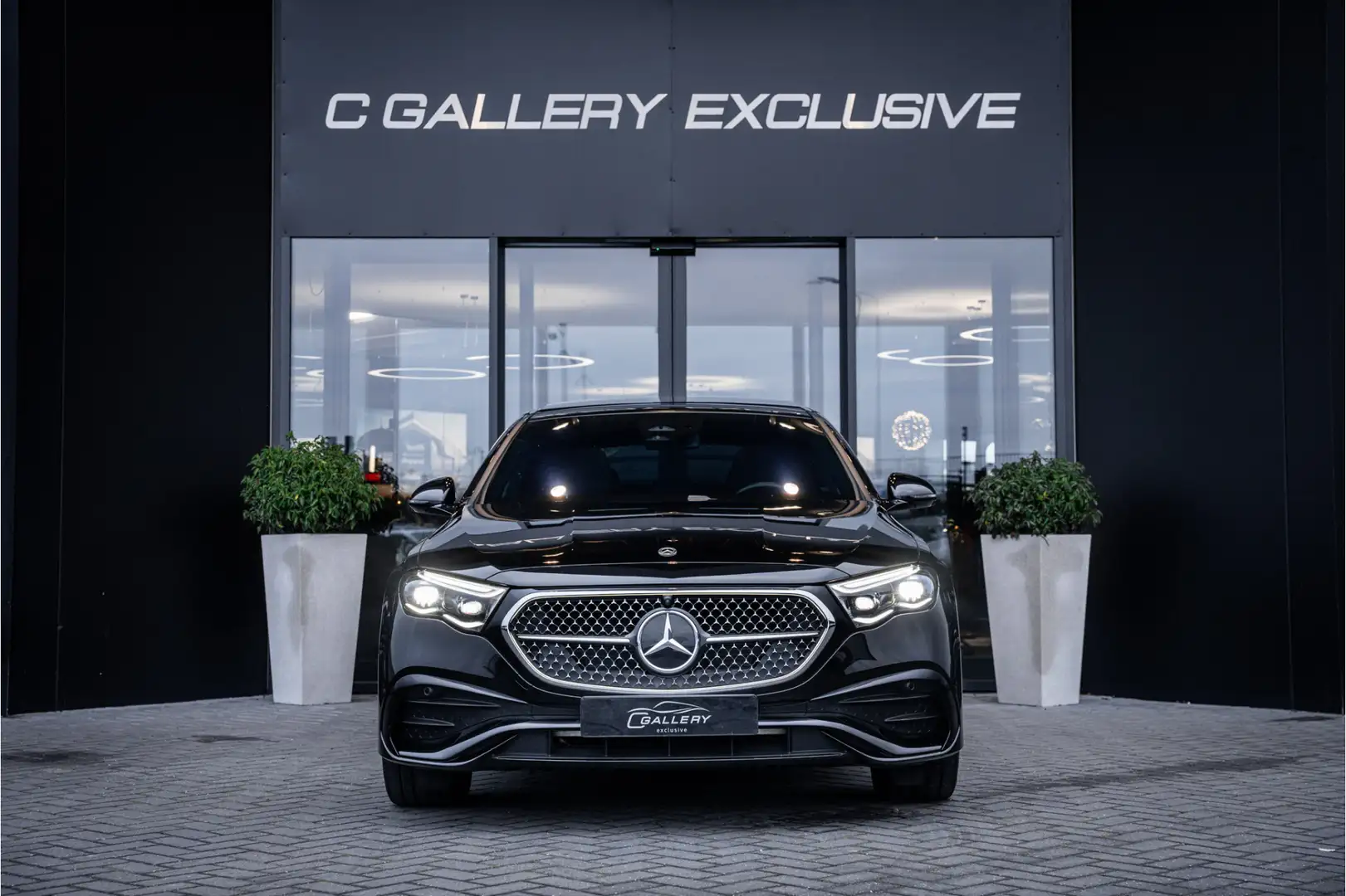 Mercedes-Benz E 300 E300 e AMG Line - Origineel NL | Panorama | Passen Zwart - 2