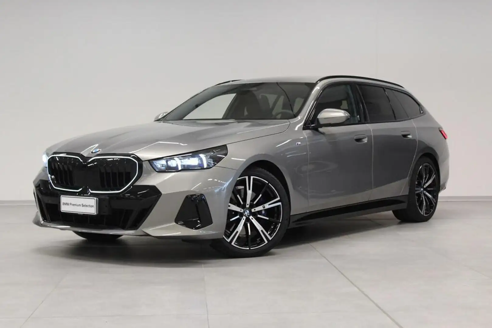 BMW 520 Serie 5 520d Touring 48V xdrive M Sport Pro auto Grigio - 1