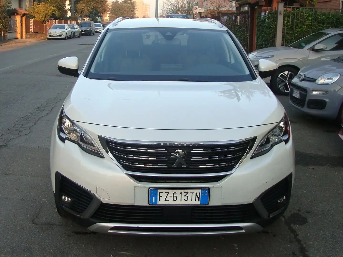 Peugeot 5008 1.5 bluehdi S&S eat8 7 posti Weiß - 1