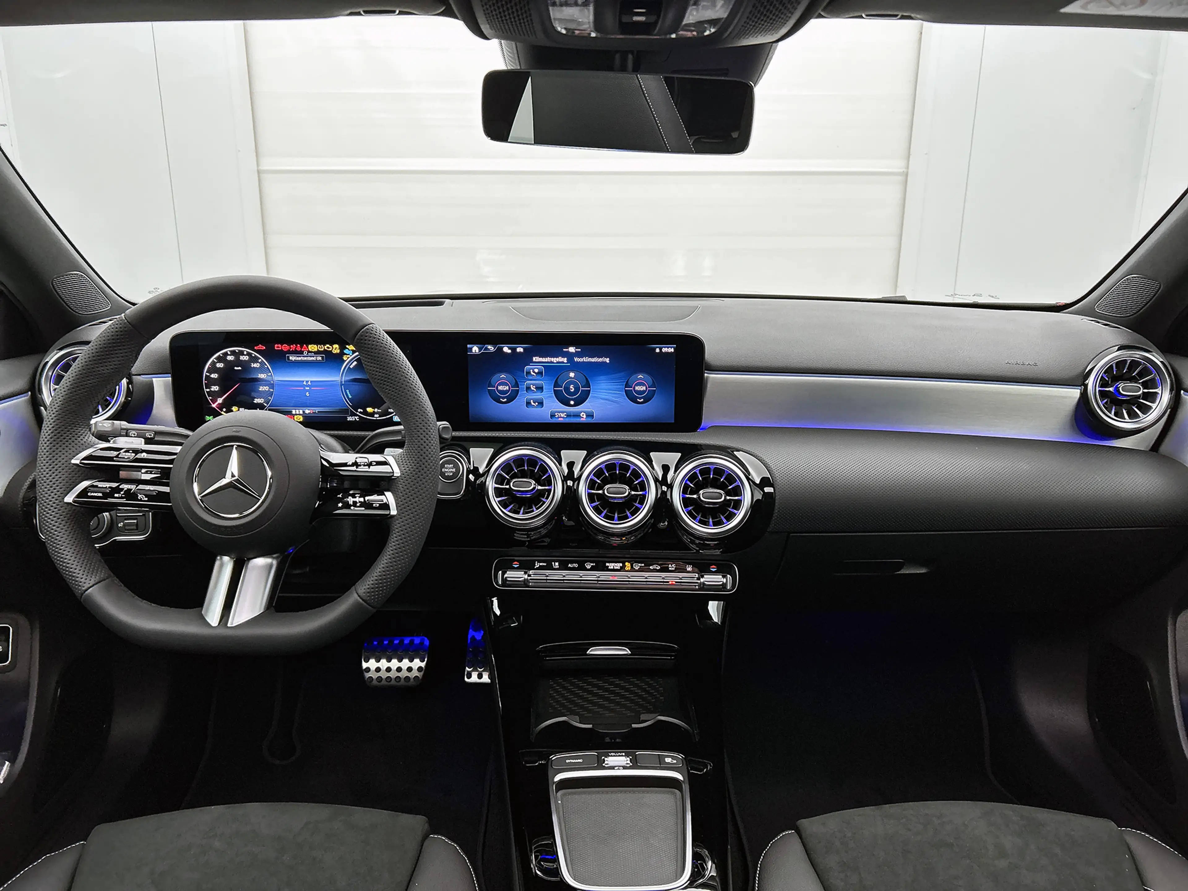 Mercedes-Benz A 250 e Business Solution AMG | AMG Line Plus pakket | S — photo 4