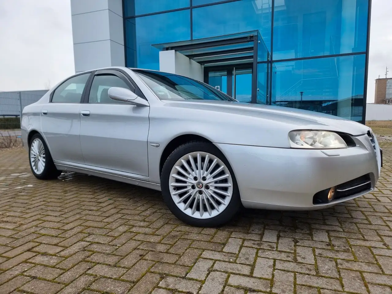 Alfa Romeo 166
