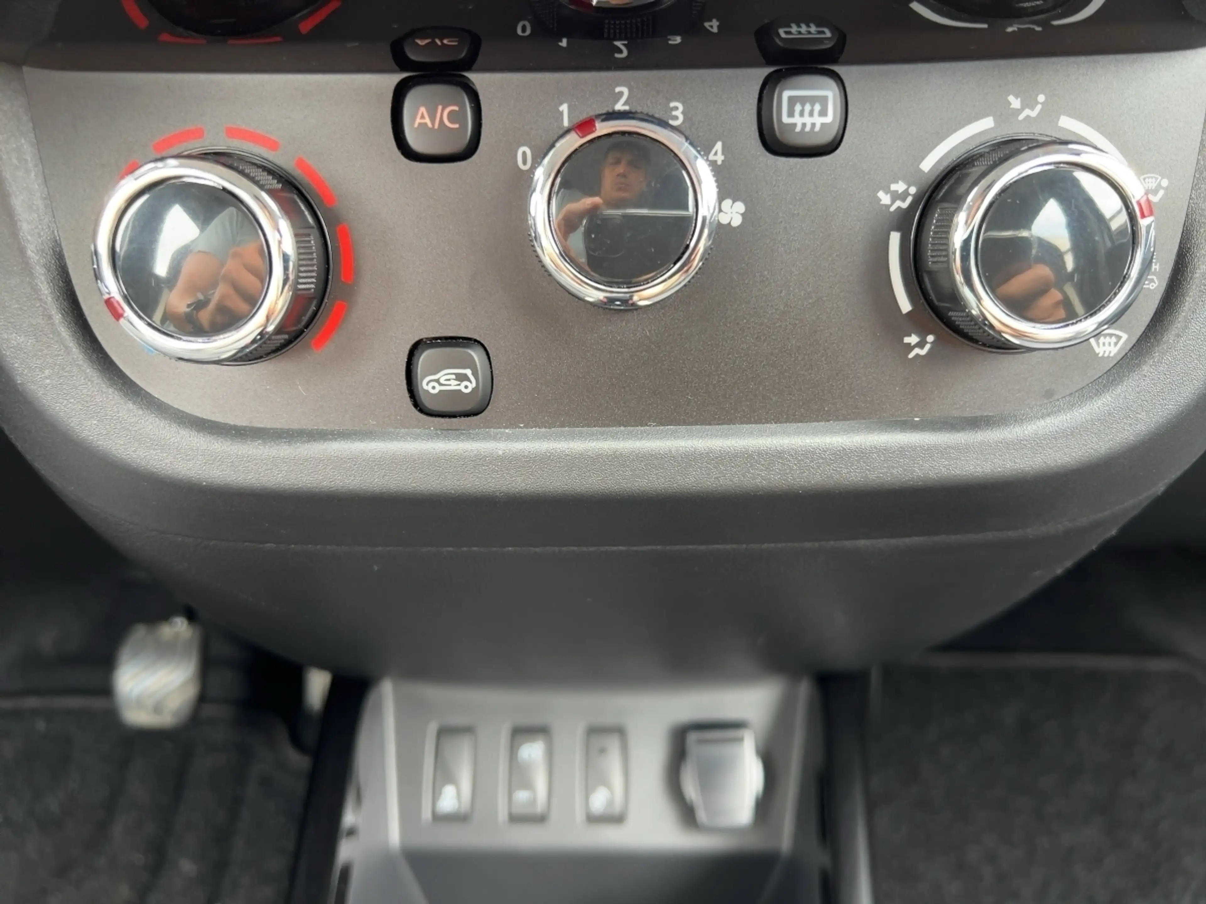 Dacia Spring Essential Paket Expression — photo 15