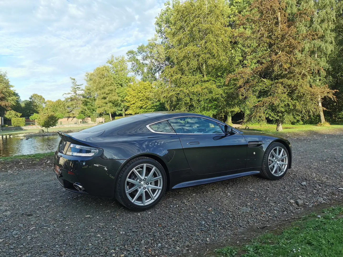 Aston Martin Vantage 4.7 V8 Šedá - 2