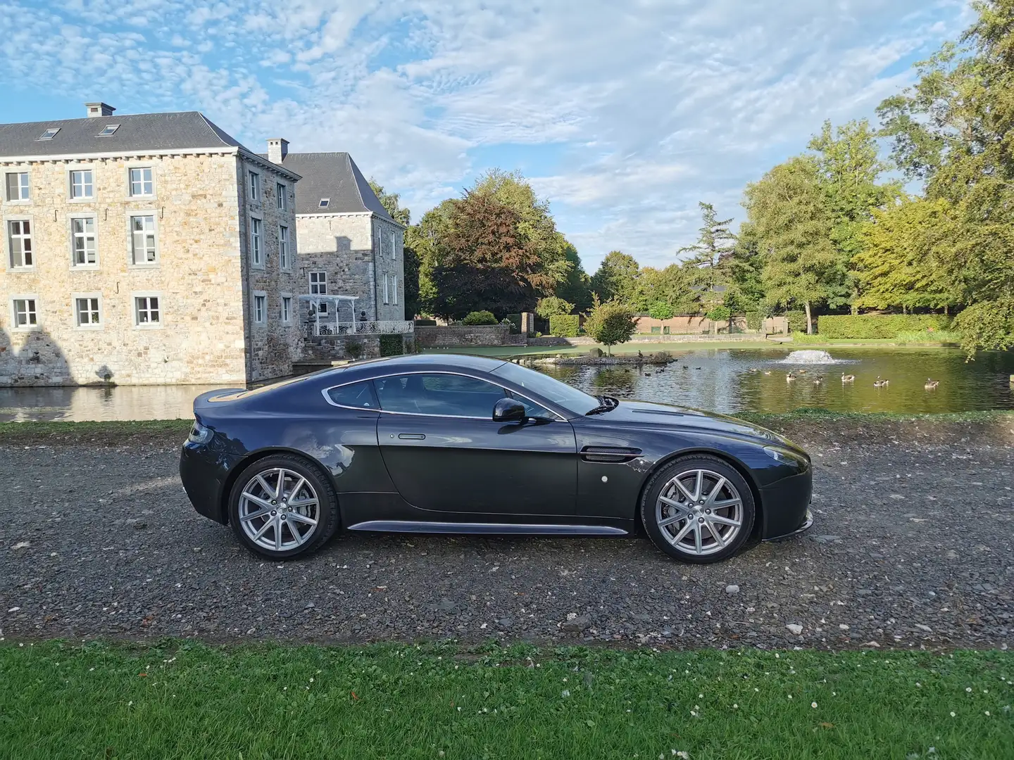 Aston Martin Vantage 4.7 V8 Šedá - 1