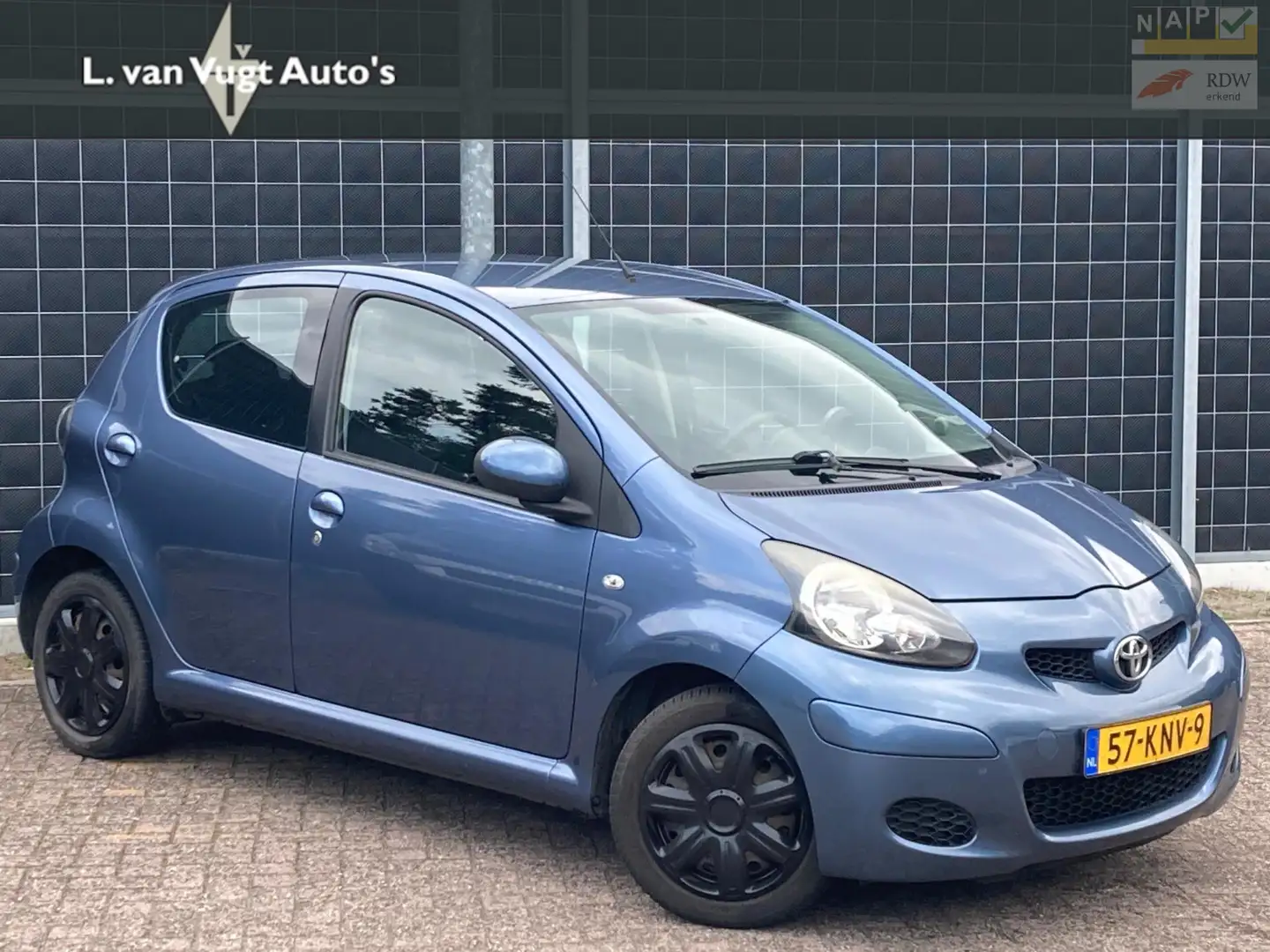 Toyota Aygo 1.0-12V Comfort Blauw - 1