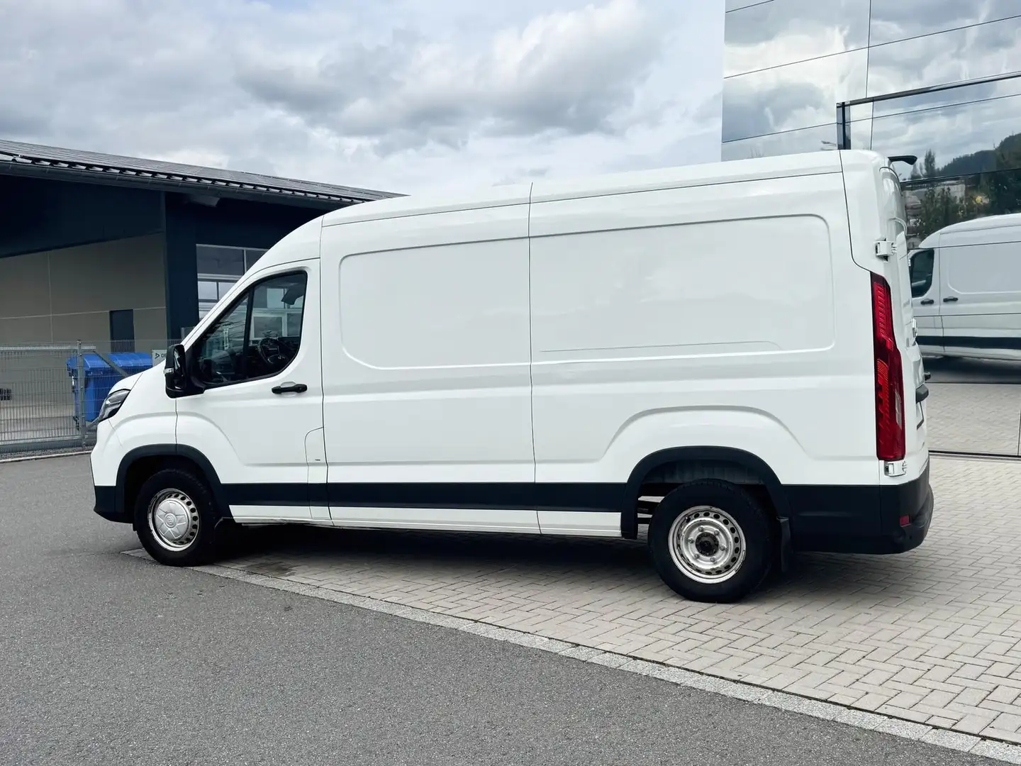 Maxus Deliver 9 3,5t Klima Weiß - 2