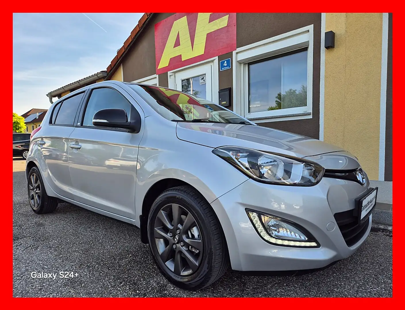 Hyundai i20 1,25 Life Go Grau - 1