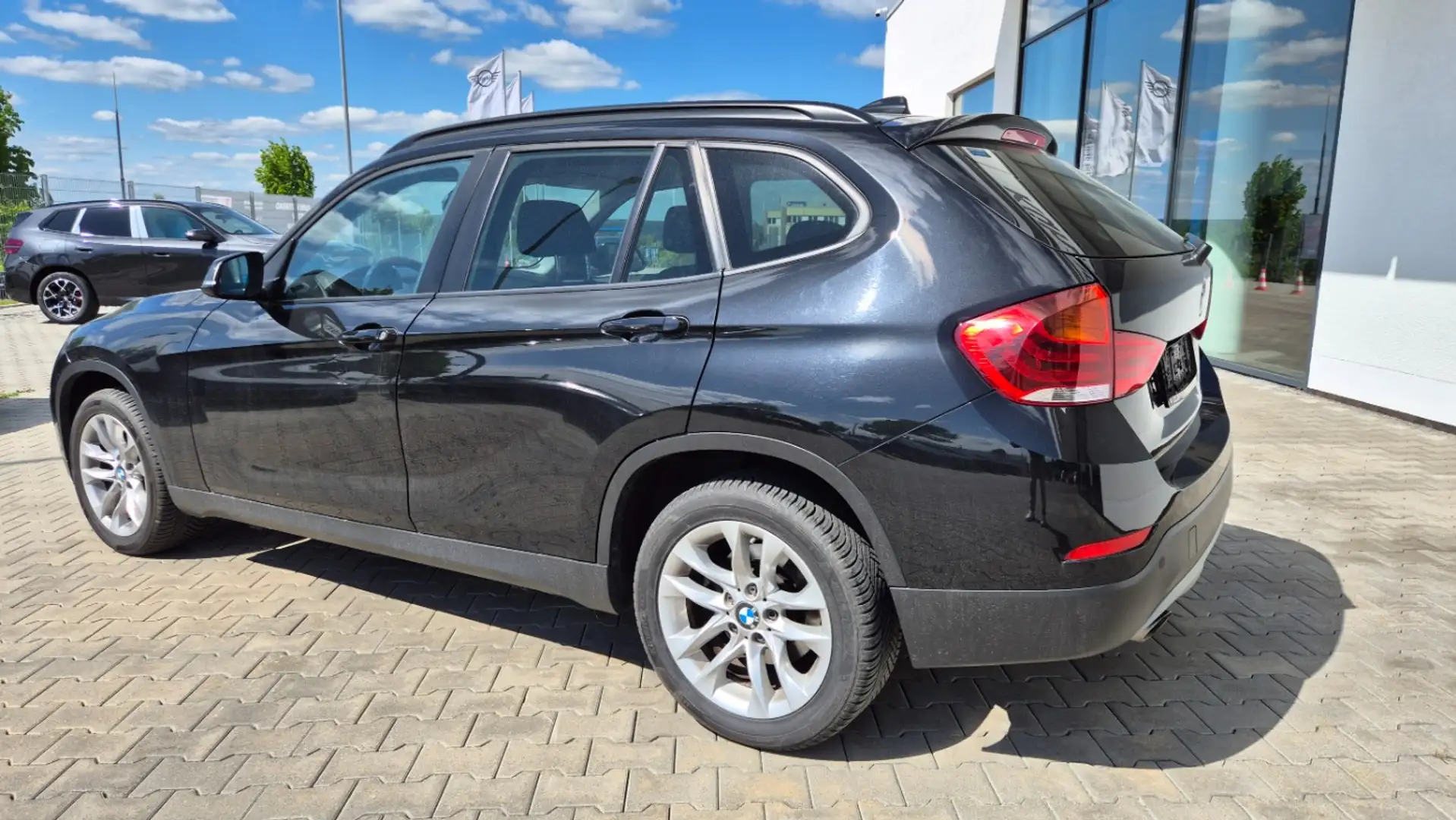 BMW X1 xDrive18d Xenon/Sitzheiz/Freisprech/1. Hand Zwart - 2