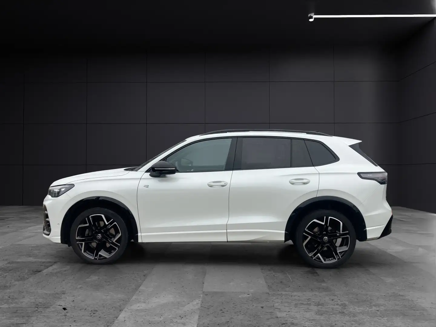Volkswagen Tiguan TDI R-Line 4M DSG MATRIX STH AHK PANO ACC Weiß - 2