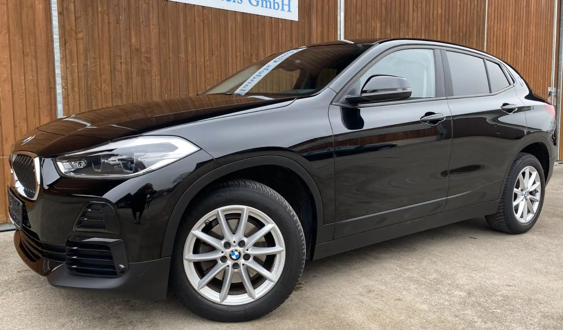 BMW X2 sDr.18i Facelift SHZ Sport Lederl.Navi Parkass Noir - 1