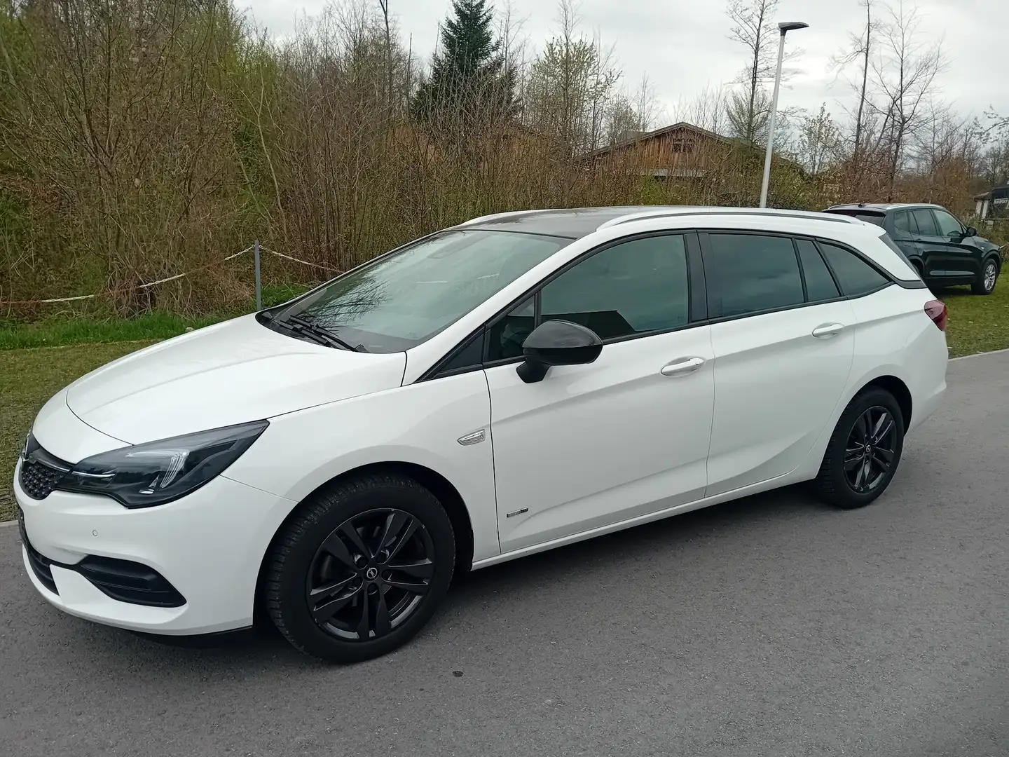 Opel Astra ST 1,2 Turbo Direct Inj. Design&Tech Weiß - 2
