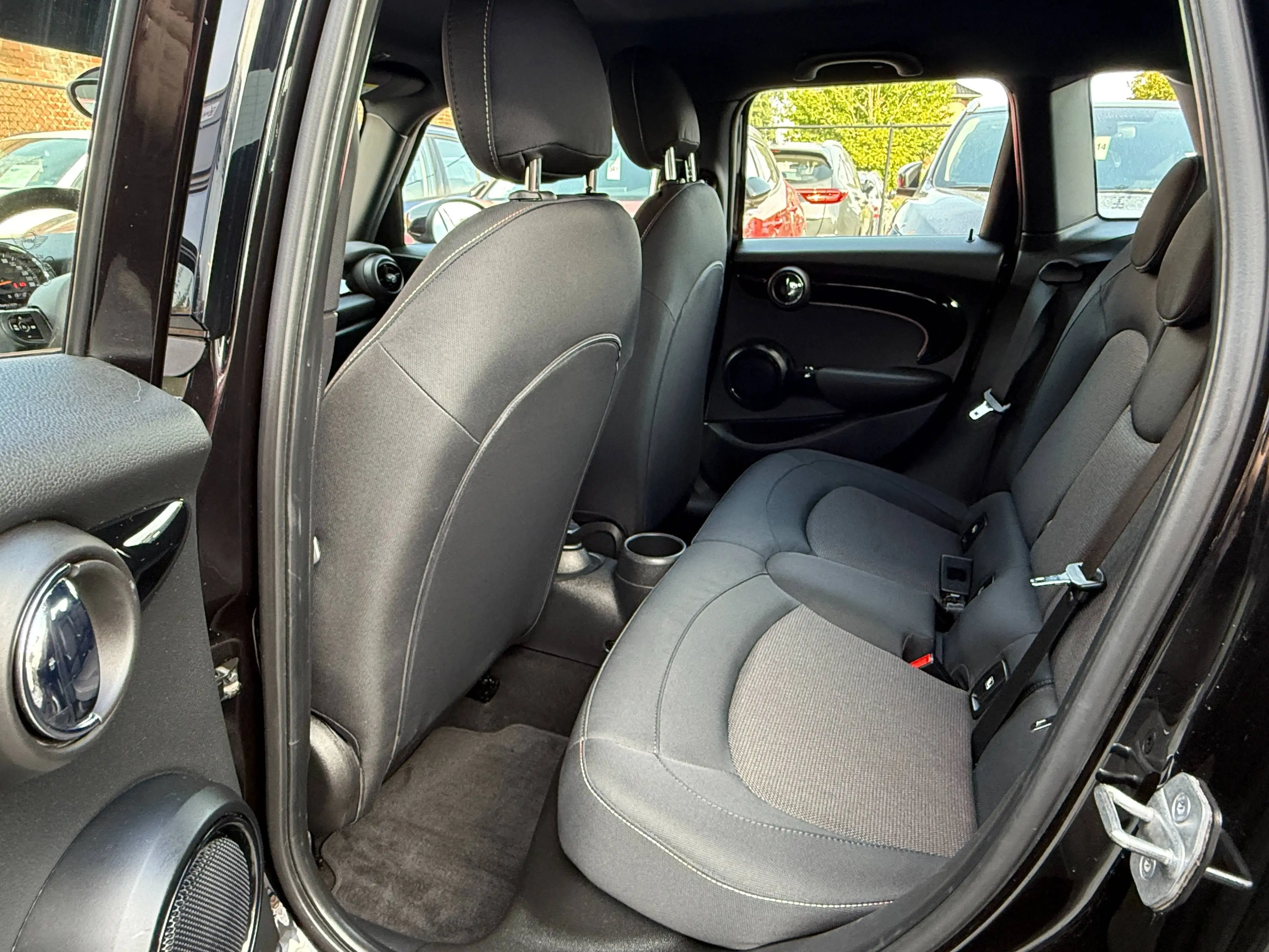 MINI One 1.5i 102PK FACELIFT 5-DEURS NAVIGATIE FULL LED CARPLAY PDC BLUETOOTH AIRCO — photo 15