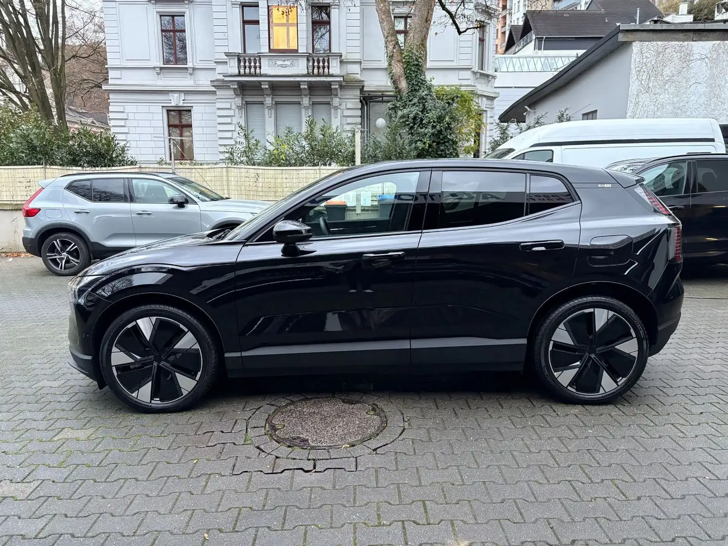 Volvo EX30 Ultra AWD Twin Performance PANO 360° 20" AC Schwarz - 2