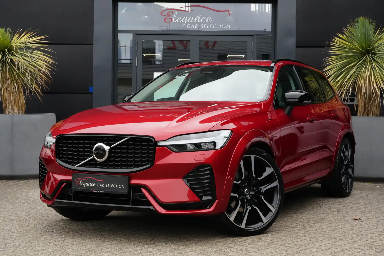 Volvo XC60 2.0 T8 Plug-in hybrid AWD Ultimate Dark 455pk Pano Orange - 1