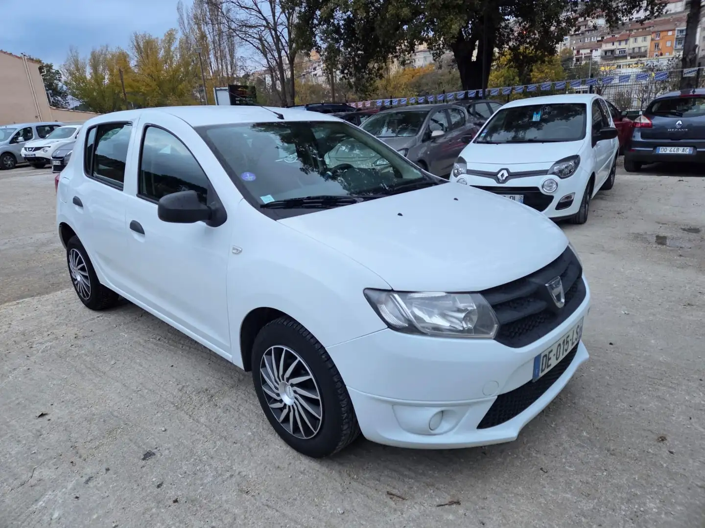 Dacia Sandero 1.2 16V 75 Blanc - 1