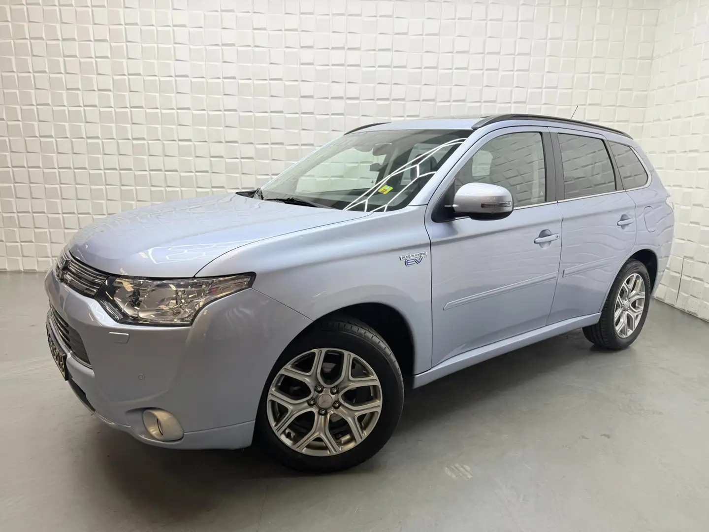 Mitsubishi Outlander 2.0 PHEV Instyle+ LEER NAVI CAMERA NAP Blauw - 1