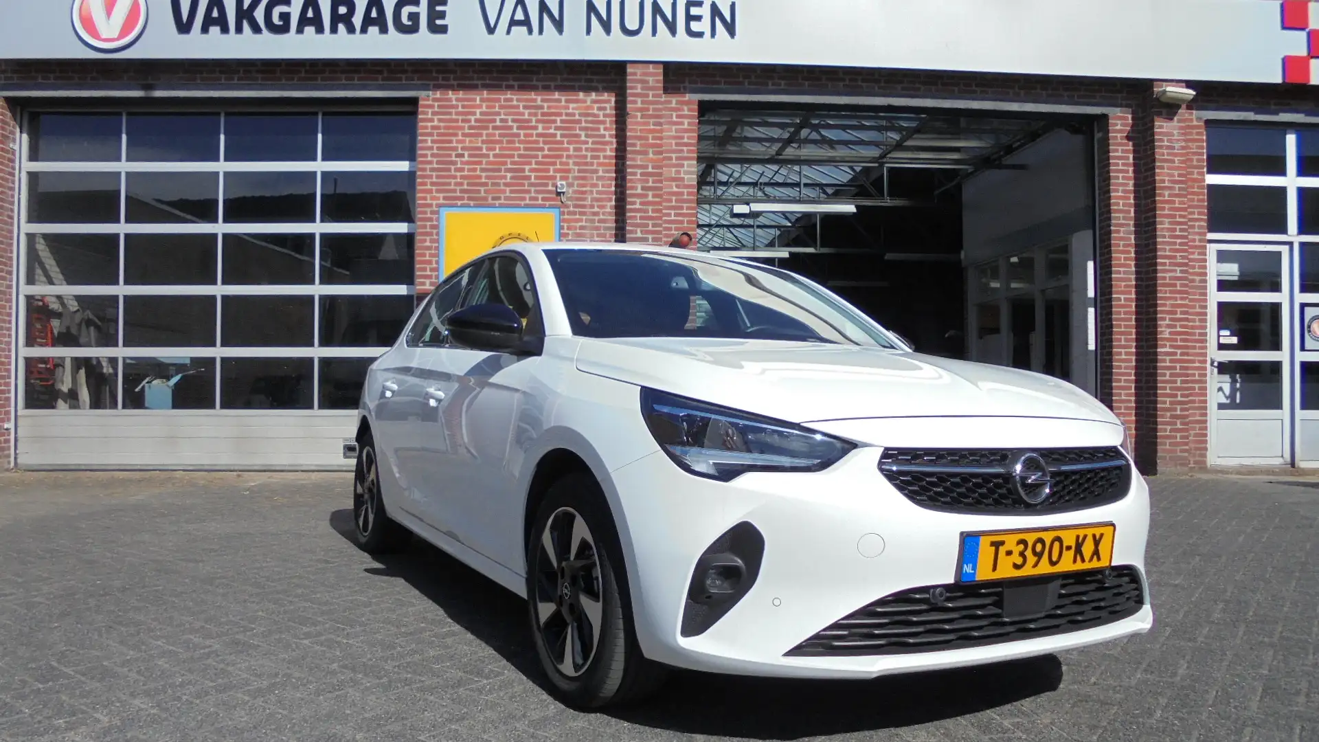 Opel Corsa-e Electric 50kWh 136pk Aut (11 kw boordlader 3Fase) Fehér - 1